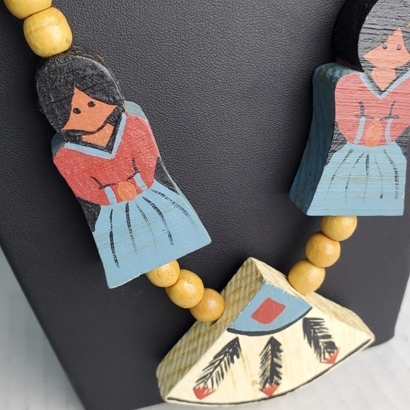 Wood Southwestern Girl Vases Beaded Art to Wear Character Necklace 28" - Picture 6 of 8